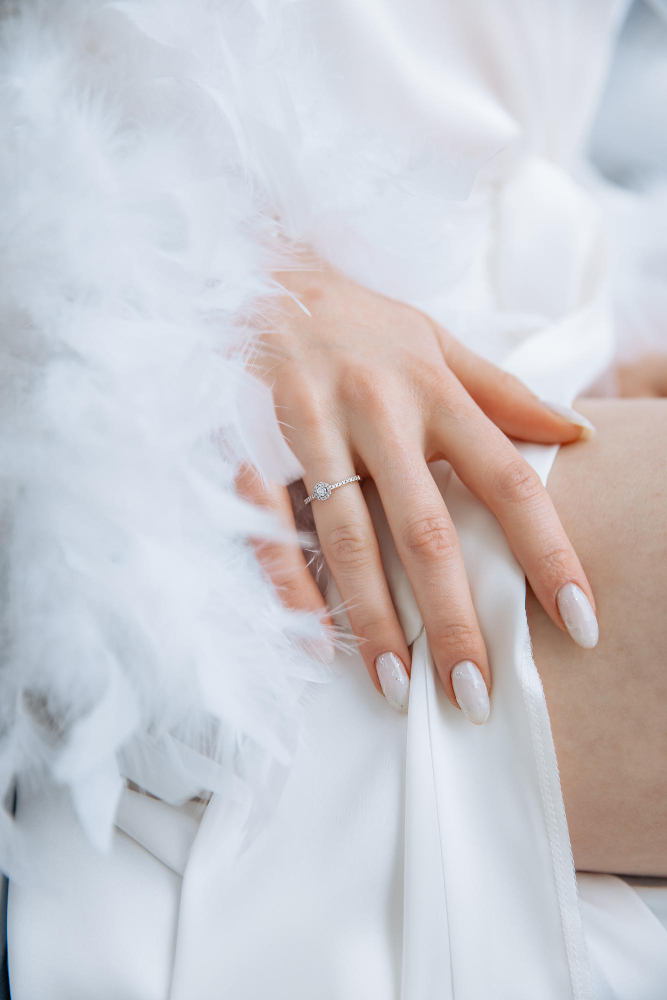 281-nail-1-1-verti-cc-white-beige