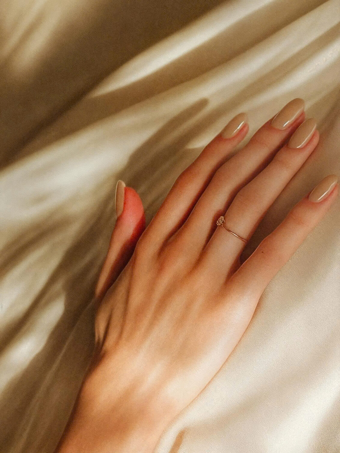 314-nail-1-1-verti-cc-beige-white